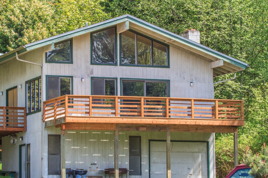 Misty Lodge Porch
